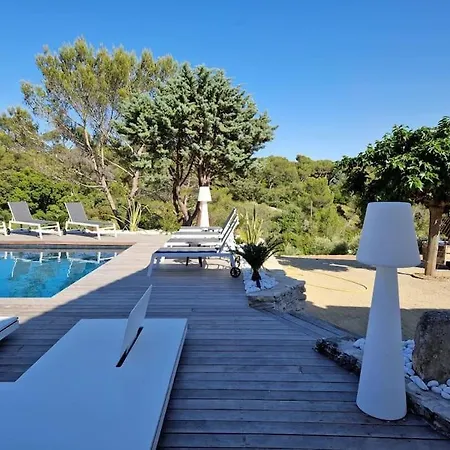 Magnifique Villa De Luxe Au Coeur De La Garrigue Nimes Exterior photo